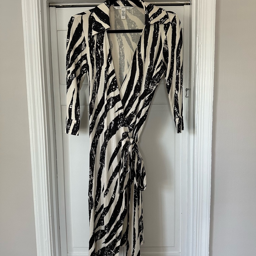 Diane Von Furstenberg Black and White Cocktail Dress with Notched Collar